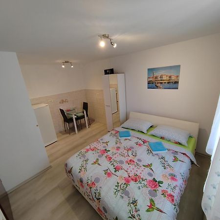 Rooms Neda Изола Екстериор снимка